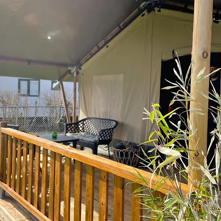 Camping De Hof Van Eeden مكان تخييم Warmond